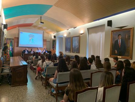 Momento del acto de recepción-inauguración Momento del acto de recepción-inauguración