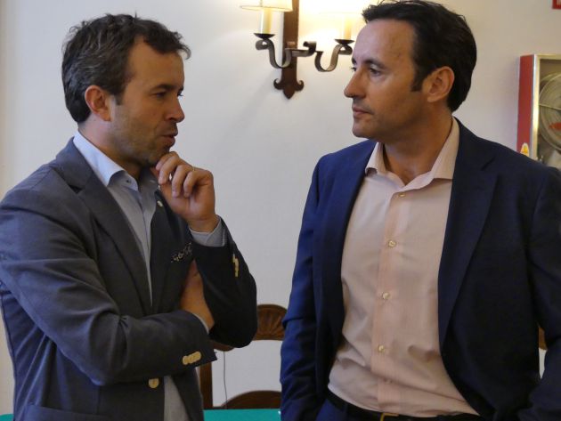 Julio Millán, alcalde de Jaén charla con Alejandro Mas, consejero delegado de Multimedia Jiennense Julio Millán, alcalde de Jaén charla con Alejandro Mas, consejero delegado de Multimedia Jiennense