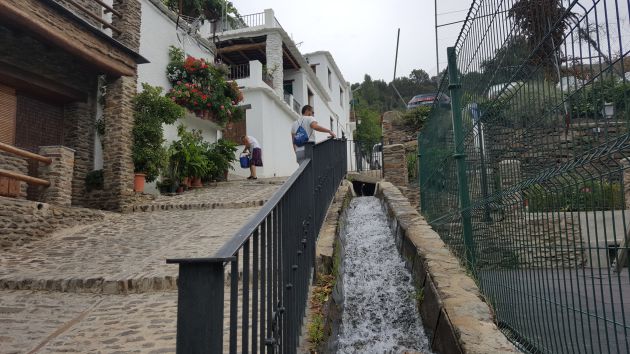 De paseo por el pueblo. De paseo por el pueblo.