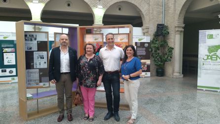 La exposición de la Diputación sobre los 40 años de ayuntamientos democráticos comparte espacion con la de FIBGAR en el patio del Ayuntameinto La exposición de la Diputación sobre los 40 años de ayuntamientos democráticos comparte espacion con la de FIBGAR en el patio del Ayuntameinto