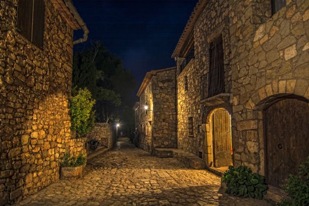 Calle empedrada en Siurana. Calle empedrada en Siurana.