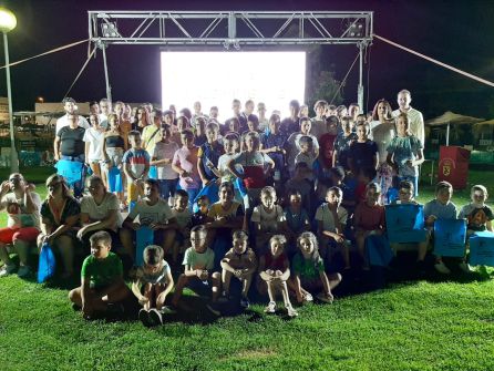 Foto de familia con alunos de los integrantes de la Escuela Municipal de Deportes Foto de familia con alunos de los integrantes de la Escuela Municipal de Deportes