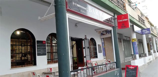 Portada del bar Molina, en el número 11 de la avenida de la Soleá Portada del bar Molina, en el número 11 de la avenida de la Soleá