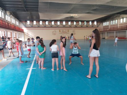 Las actividades deportivas se desarrollan en el Pabellón Cubierto Las actividades deportivas se desarrollan en el Pabellón Cubierto