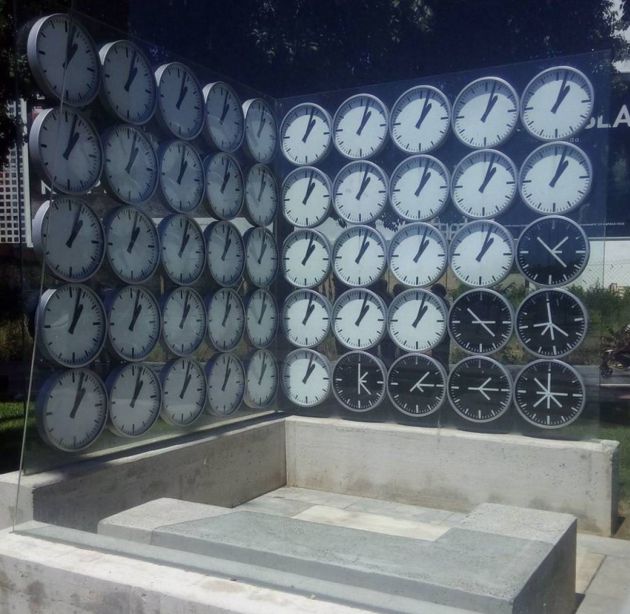El monumento que recuerda a las víctimas del accidente de metro de Valencia El monumento que recuerda a las víctimas del accidente de metro de Valencia