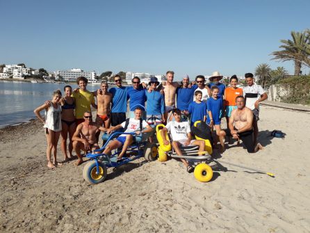 Imagen de algunos voluntarios y usuarios Imagen de algunos voluntarios y usuarios
