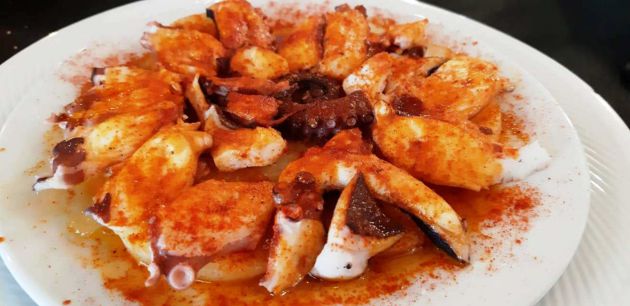 Pulpo a la gallega con cachelos Pulpo a la gallega con cachelos