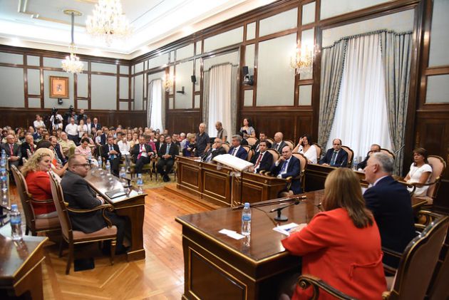 José Luis Vega toma el bastón de mando en la Diputación de Guadalajara prometiendo "escuchar a todos y huir del sectarismo": Vega toma el bastón de mando en la Diputación prometiendo "escuchar a todos y huir del sectarismo" José Luis Vega toma el bastón de mando en la Diputación de Guadalajara prometiendo "escuchar a todos y huir del sectarismo": Vega toma el bastón de mando en la Diputación prometiendo "escuchar a todos y huir del sectarismo"