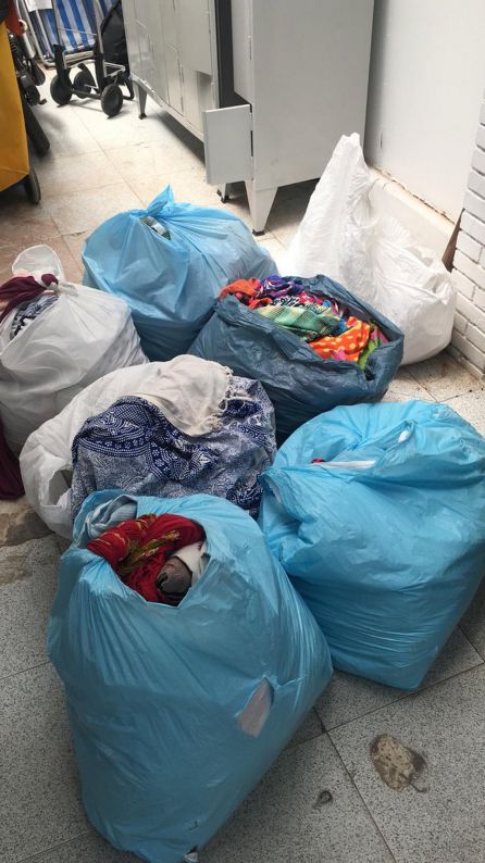 Ropa incautada de la venta ambulante no autorizada. Ropa incautada de la venta ambulante no autorizada.
