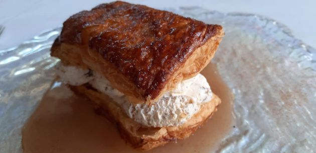 Hojaldre relleno de mousse de higo Hojaldre relleno de mousse de higo