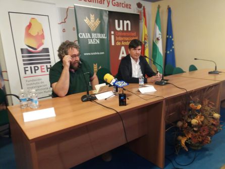 Momento de la presentación del libro por Manuel Navarro y Manuel Pimentel, derecha Momento de la presentación del libro por Manuel Navarro y Manuel Pimentel, derecha