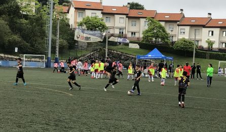 Los jugadores del College Cup comienzan uno de sus partidos en Puio Los jugadores del College Cup comienzan uno de sus partidos en Puio