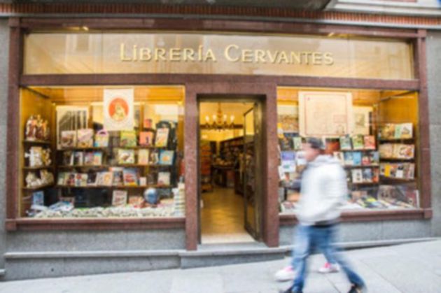 Fachada de Librería Cervantes en la Calle Real de Segovia Fachada de Librería Cervantes en la Calle Real de Segovia