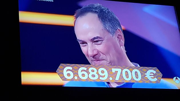 'Los Lobos' consiguen el mayor premio ganado en un concurso de televisión, en el Boom de Antena 3: 'Los Lobos' consiguen el bote de 'El Boom' y suman 6.689.700 euros 'Los Lobos' consiguen el mayor premio ganado en un concurso de televisión, en el Boom de Antena 3: 'Los Lobos' consiguen el bote de 'El Boom' y suman 6.689.700 euros