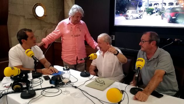 José Manuel Varo con Pedro Nuño de la Rosa (de pie) y Pepe Soto (sentado a su izquierda) José Manuel Varo con Pedro Nuño de la Rosa (de pie) y Pepe Soto (sentado a su izquierda)