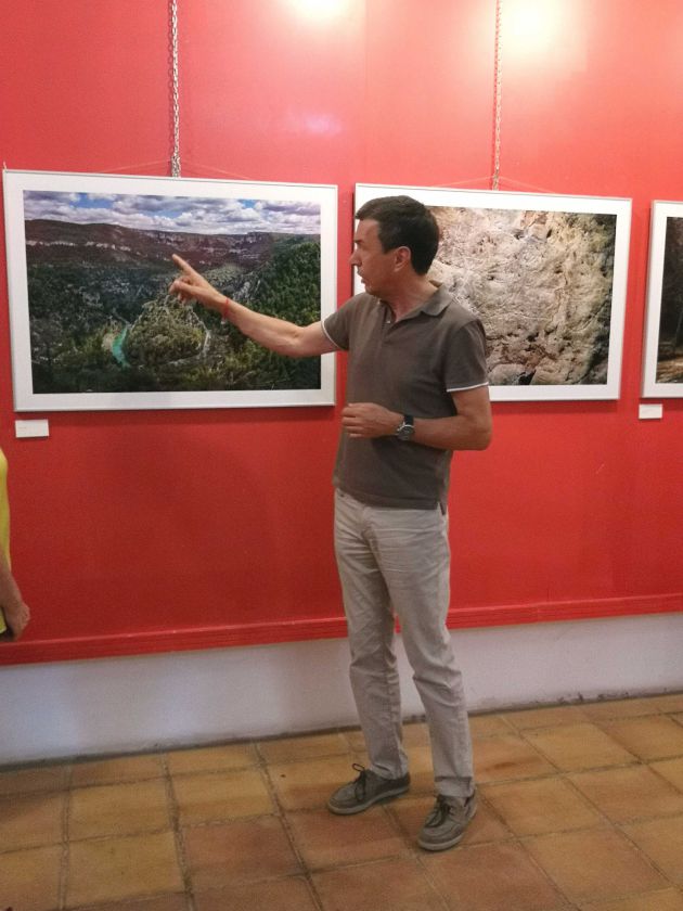El fotógrafo Nacho Abascal expone en Sigüenza la colección "Andar y ver la provincia de Guadalajara": Nacho Abascal expone en Sigüenza la colección "Andar y ver la provincia de Guadalajara" El fotógrafo Nacho Abascal expone en Sigüenza la colección "Andar y ver la provincia de Guadalajara": Nacho Abascal expone en Sigüenza la colección "Andar y ver la provincia de Guadalajara"