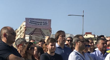 Uno de los carteles que se ha podido ver durante la marcha. Uno de los carteles que se ha podido ver durante la marcha.