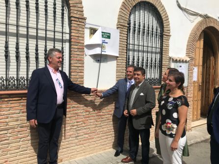 Momento de descubrimiento de la placa conmemorativa Momento de descubrimiento de la placa conmemorativa