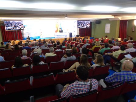 El salón de actos de San Gabriel acoge las conferencias del curso El salón de actos de San Gabriel acoge las conferencias del curso