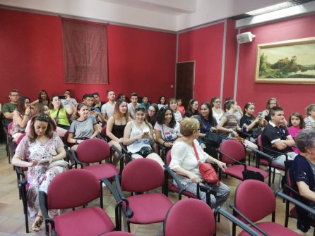Público presente en el salón de plenos del Ayuntamiento para presenciar el sorteo de corregidora Público presente en el salón de plenos del Ayuntamiento para presenciar el sorteo de corregidora