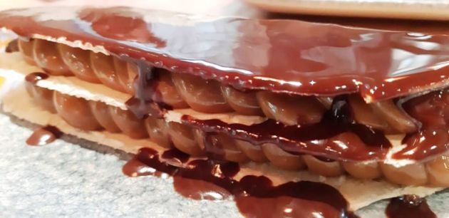 Dulce de leche con chocolate fundido Dulce de leche con chocolate fundido