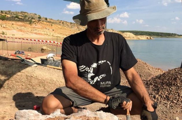 Fco. Ortega trabajando en el yacimiento de Poyos. Fco. Ortega trabajando en el yacimiento de Poyos.
