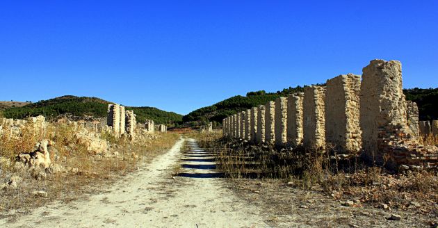 Ruinas del balneario de La Isabela que afloran en el embalse de Buendía cuando baja el nivel de las aguas. Ruinas del balneario de La Isabela que afloran en el embalse de Buendía cuando baja el nivel de las aguas.