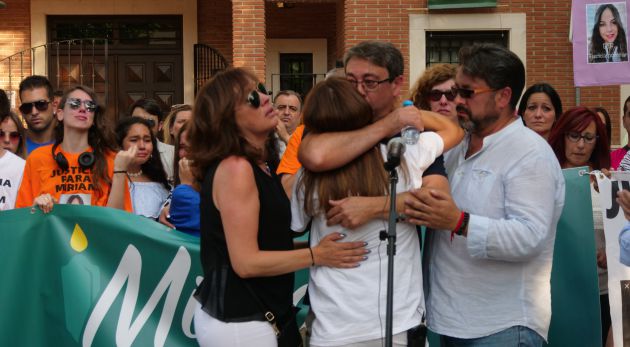 Familia, amigos y vecinos de Alovera y alrededores recuerdan a Miriam Vallejo, la joven asesinada hace 6 meses en Meco: Recuerdo emocionado y petición de justicia para la joven asesinada en Meco Familia, amigos y vecinos de Alovera y alrededores recuerdan a Miriam Vallejo, la joven asesinada hace 6 meses en Meco: Recuerdo emocionado y petición de justicia para la joven asesinada en Meco