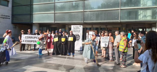 La CVONGD reclama una justicia "efectiva" en el Caso Blasco con una representación teatral La CVONGD reclama una justicia "efectiva" en el Caso Blasco con una representación teatral