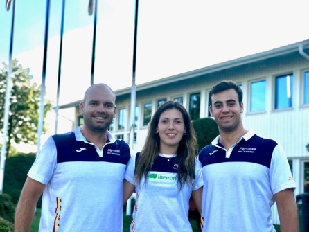 Gema Martí y Víctor Faus junto a su entrenador Juanvi Escolano Gema Martí y Víctor Faus junto a su entrenador Juanvi Escolano