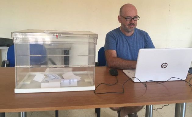 Los vecinos de Mula y pedanías pudieron ejercer su derecho a voto desde las 9 de la mañana y hasta las 14.00h. Imagen de la urna instalada en Fuente Librilla, pedanía muleña Los vecinos de Mula y pedanías pudieron ejercer su derecho a voto desde las 9 de la mañana y hasta las 14.00h. Imagen de la urna instalada en Fuente Librilla, pedanía muleña