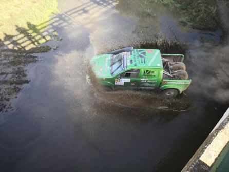 El coche ya está a punto El coche ya está a punto