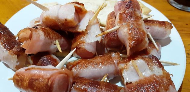 Un Sombrerito (salchichas con bacon) en El Sombrero Un Sombrerito (salchichas con bacon) en El Sombrero