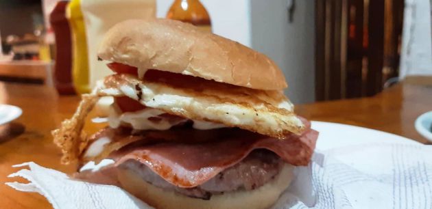 Hamburguesa completa en El Sombrero Hamburguesa completa en El Sombrero