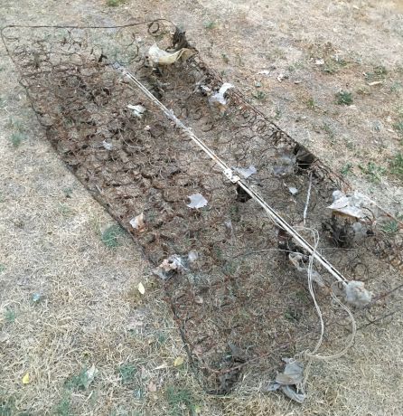 Los restos de un colchón, entre la basura recogida Los restos de un colchón, entre la basura recogida