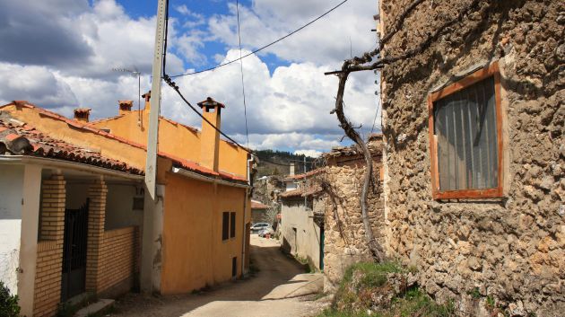 Calle de la aldea de Huerta de Marojales, en el municipio conquense de Cañizares. Calle de la aldea de Huerta de Marojales, en el municipio conquense de Cañizares.