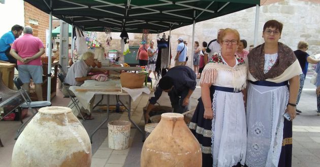 Las calles de Olmeda de la Cuesta son el escenario de la recreación de los oficios tradicionales. Las calles de Olmeda de la Cuesta son el escenario de la recreación de los oficios tradicionales.