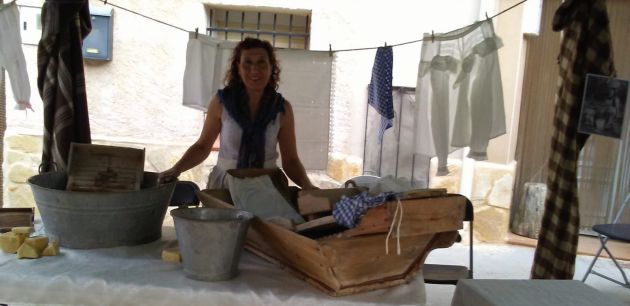 Las lavanderas en barreño de zinc o en artesas de madera son uno de los oficios representados en esta feria. Las lavanderas en barreño de zinc o en artesas de madera son uno de los oficios representados en esta feria.