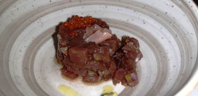 Tartar de atún con huevas de salmón Tartar de atún con huevas de salmón