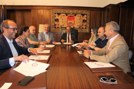 Reunión del Círculo Empresarial Leonés con el alcalde de Ponferrada, Olegario Ramón. Reunión del Círculo Empresarial Leonés con el alcalde de Ponferrada, Olegario Ramón.