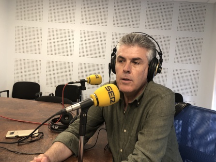 Jorge Vega Núñez, director de la UNED, en los estudios de Radio Bierzo Jorge Vega Núñez, director de la UNED, en los estudios de Radio Bierzo