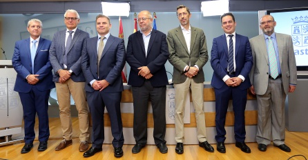 De izquierda a derecha: José María Crespo, Joaquín Meseguer, Carlos Aguilar, el consejero de Transparencia, Francisco Igea, Fernando Navarro, José Miguel García y Antonio Calonge tras el acto de toma de posesión de los altos cargos de la Consejería de Transparencia, Ordenación del Territorio y Acción Exterior De izquierda a derecha: José María Crespo, Joaquín Meseguer, Carlos Aguilar, el consejero de Transparencia, Francisco Igea, Fernando Navarro, José Miguel García y Antonio Calonge tras el acto de toma de posesión de los altos cargos de la Consejería de Transparencia, Ordenación del Territorio y Acción Exterior