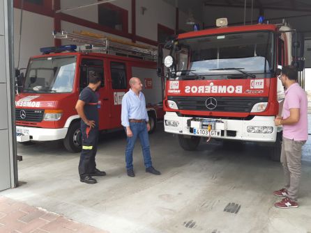El diputado conoce las instalaciones junto al concejal del ayuntameinto de Peal y el jefe de bomberos El diputado conoce las instalaciones junto al concejal del ayuntameinto de Peal y el jefe de bomberos
