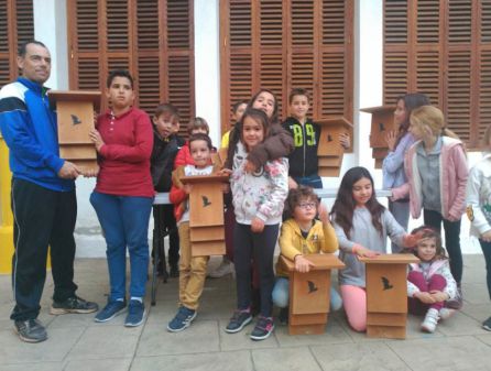 El Ayuntamiento también organiza talleres para informar a los niños sobre los beneficios de los murciélagos en el control de plagas El Ayuntamiento también organiza talleres para informar a los niños sobre los beneficios de los murciélagos en el control de plagas