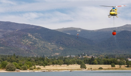 Prosiguen las labores de extinción del incendio de La Granja Prosiguen las labores de extinción del incendio de La Granja