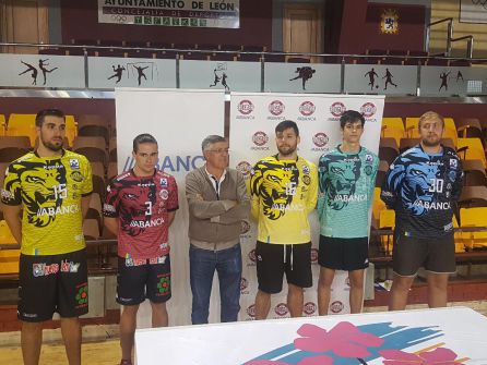El Ademar presentó las modificaciones de sus equipaciones reserva El Ademar presentó las modificaciones de sus equipaciones reserva