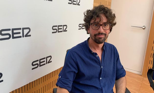 Juanma Soriano, creativo de Portavoz, en los estudios de Radio Murcia Juanma Soriano, creativo de Portavoz, en los estudios de Radio Murcia