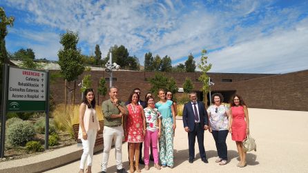 Al las puertas de CHARE. El alcalde de Cazorla,Antonio J.Rodriguez junto a la Viceconsejera de Salud y Familias; Catalina García y la Delegada de Gobierno suplente, Soledad Aranda Al las puertas de CHARE. El alcalde de Cazorla,Antonio J.Rodriguez junto a la Viceconsejera de Salud y Familias; Catalina García y la Delegada de Gobierno suplente, Soledad Aranda