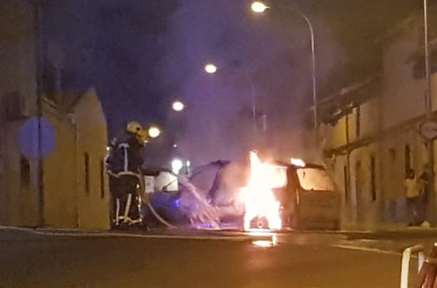 Se incendia en Chillón un coche en marcha y lleno de ocupantes Se incendia en Chillón un coche en marcha y lleno de ocupantes