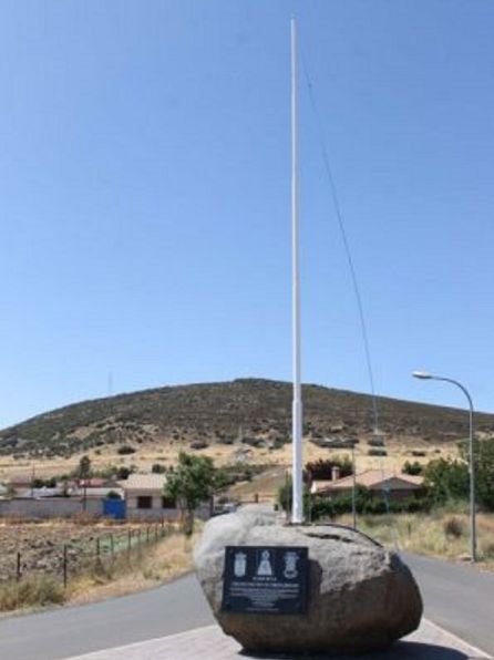 Mástil en el que ondeaba la bandera Mástil en el que ondeaba la bandera